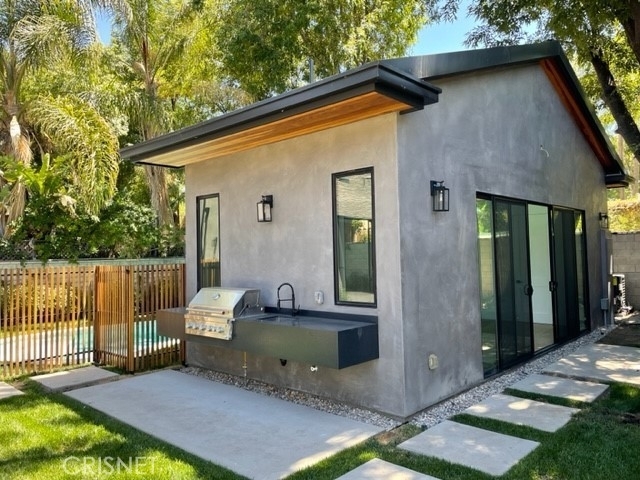 23528 Collins Street - Photo 12