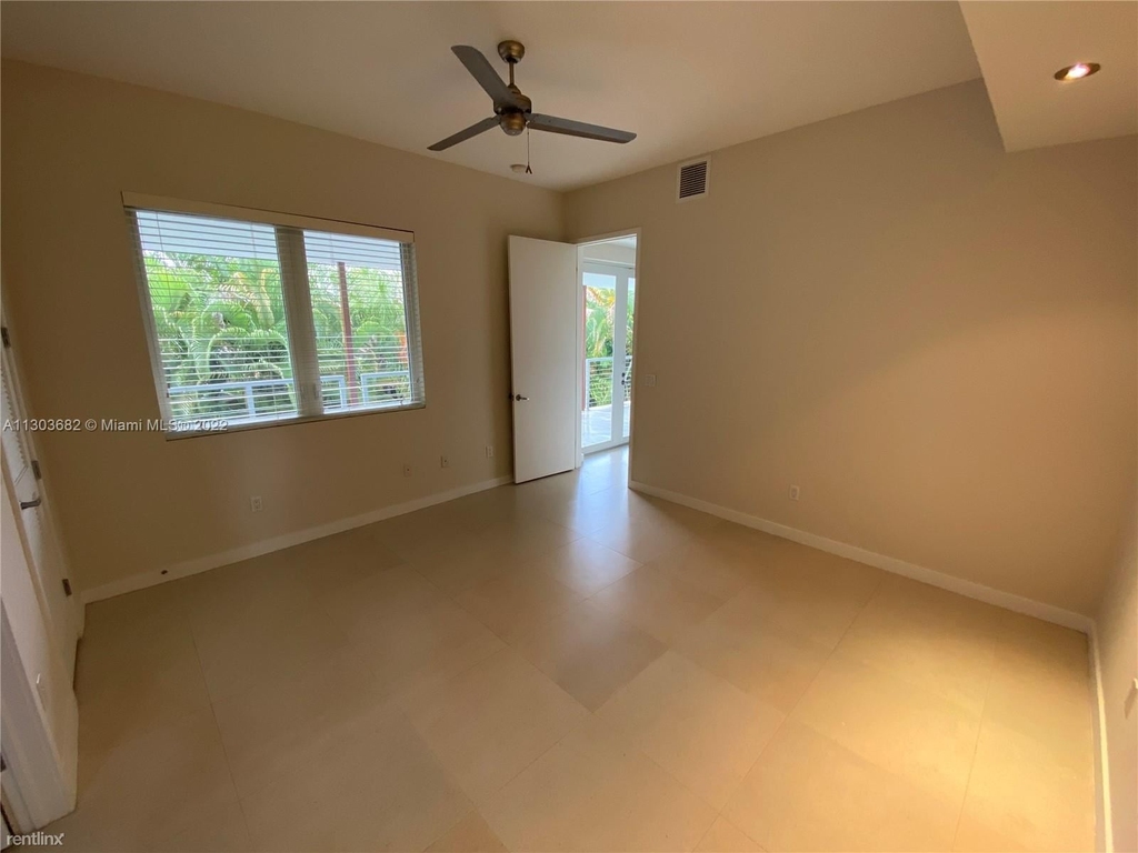 745 Sw 22nd Rd - Photo 14