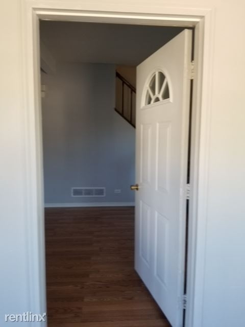 460 Hill Ave 1 - Photo 3