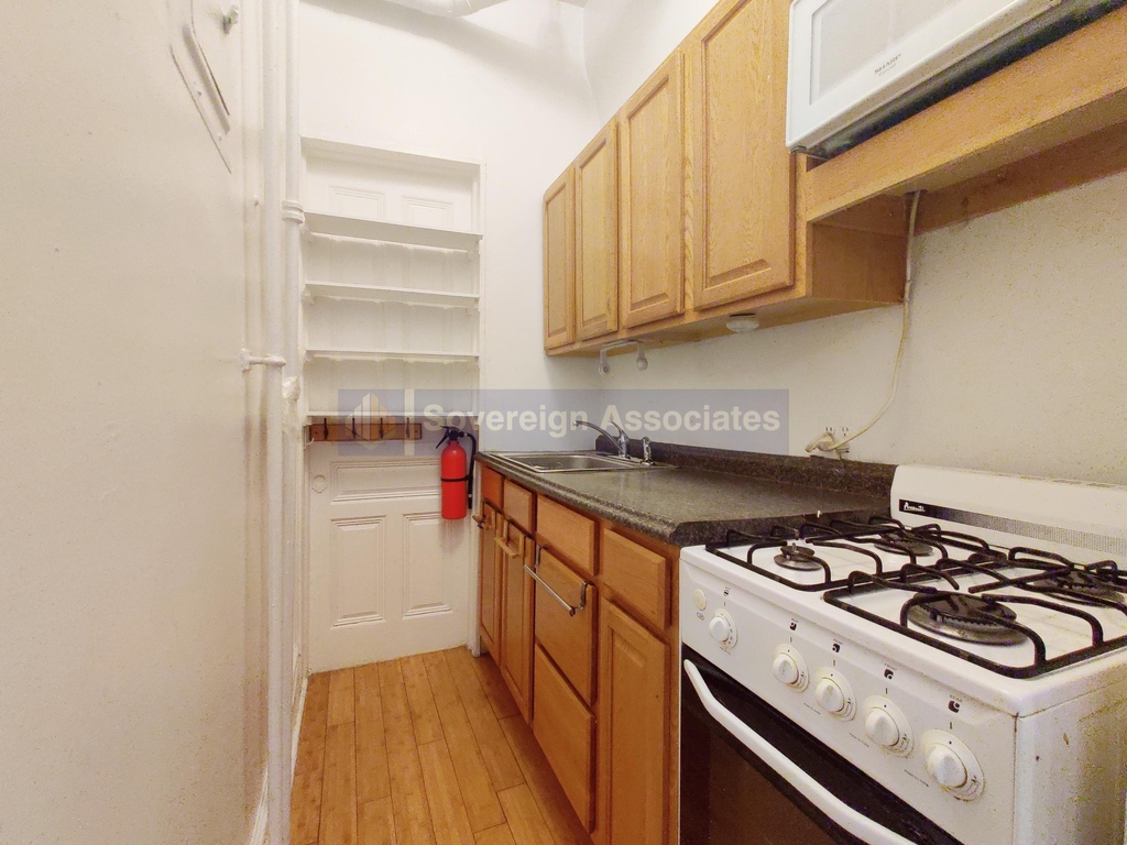 136 West 83rd Street - Photo 6