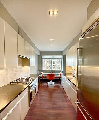 East 55th Street - Photo 2