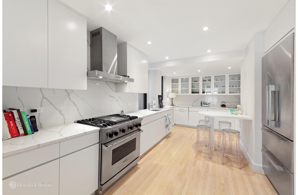 19 E 80th St - Photo 1