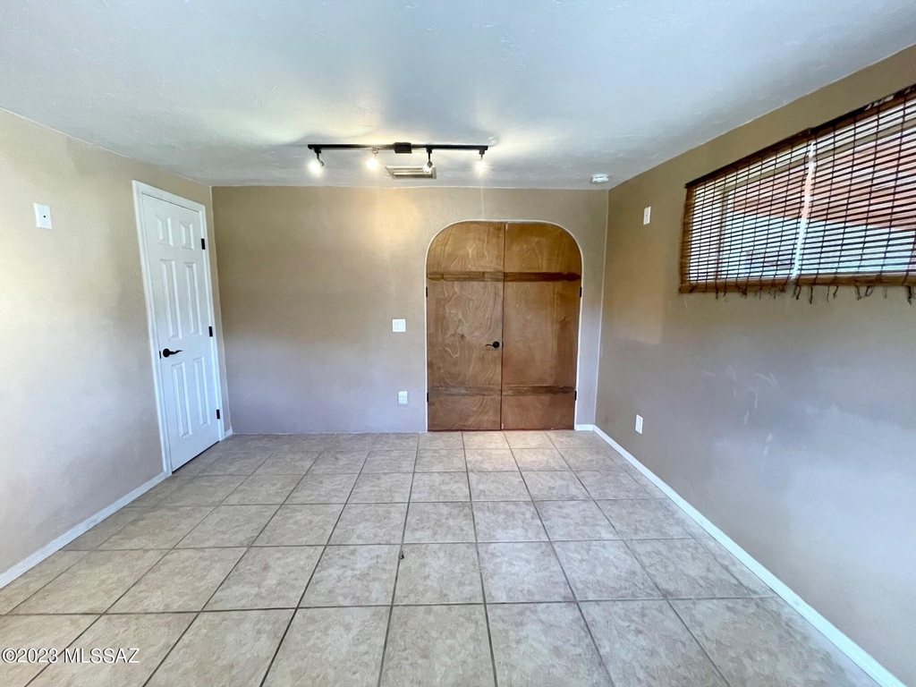 2866 N Desert Avenue - Photo 25