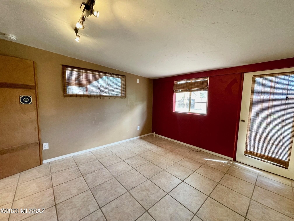 2866 N Desert Avenue - Photo 26