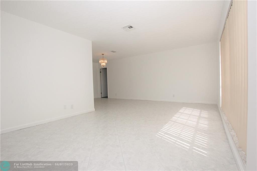 1122 Nw 82nd Av - Photo 5