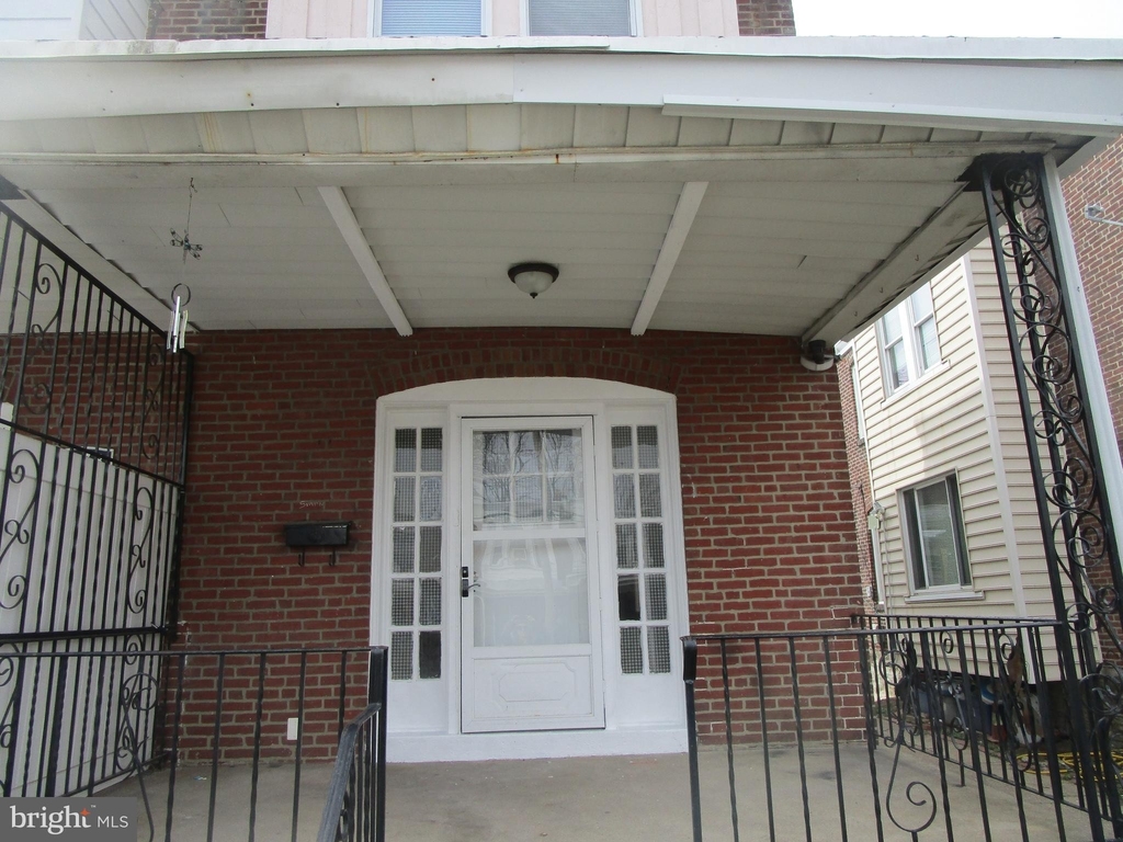 476 Robbins Street - Photo 2