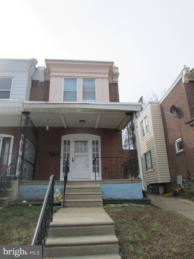 476 Robbins Street - Photo 3