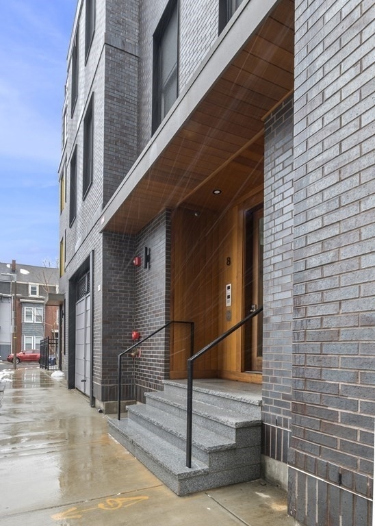 8 Winthrop Street - Photo 16