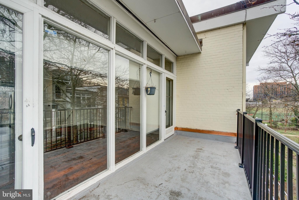 67 G Street Sw - Photo 4