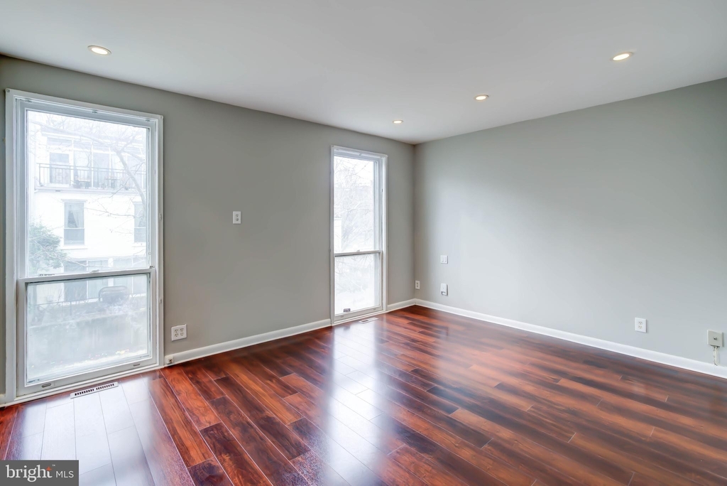 67 G Street Sw - Photo 9