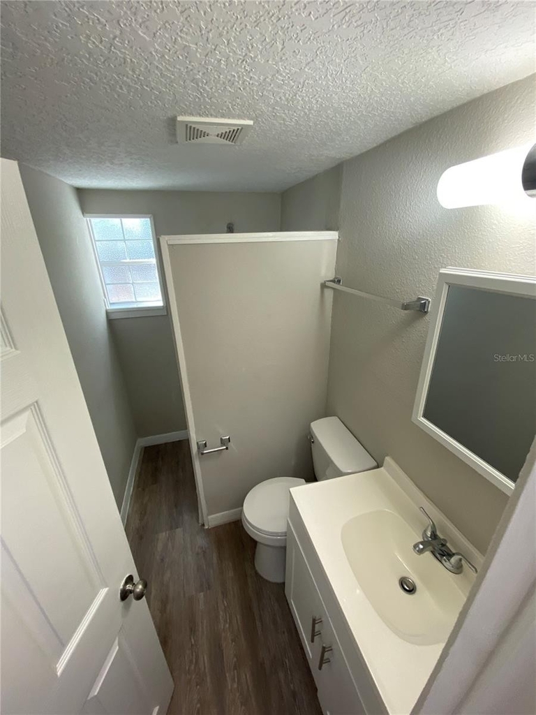 1110 Bates Avenue - Photo 2