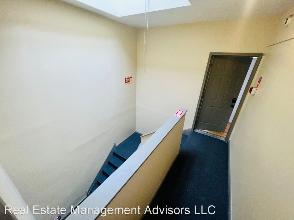 231 S 51st Street - Photo 2