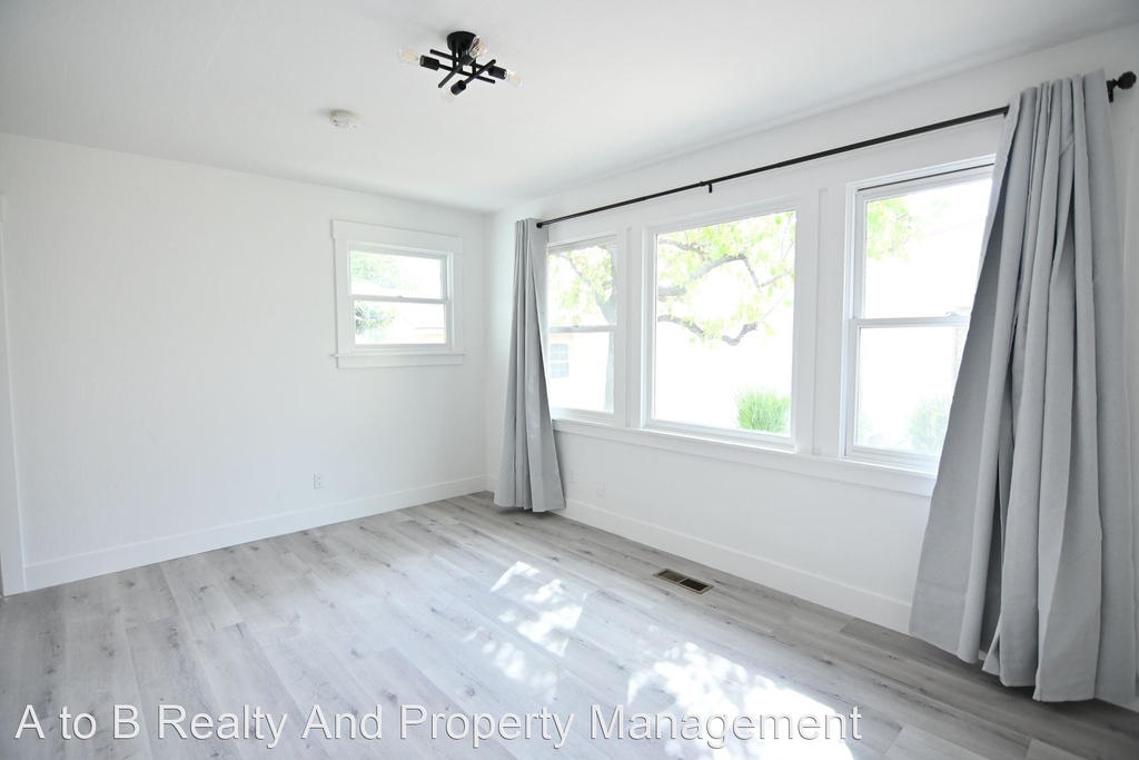 2280 Bailey Ave - Photo 2