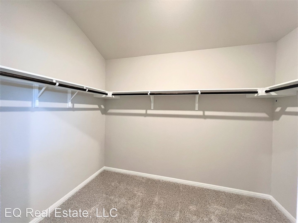 805 East Street - Photo 20