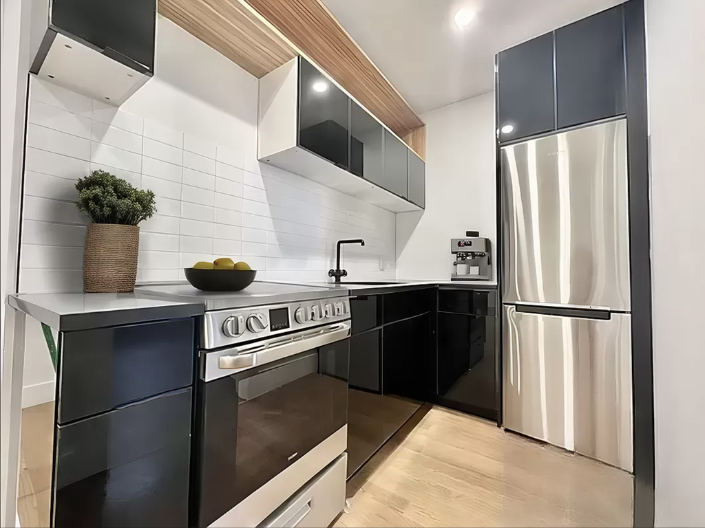 631 East 6th Street - Photo 0