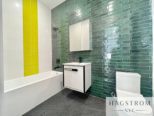 631 East 6th Street - Photo 8