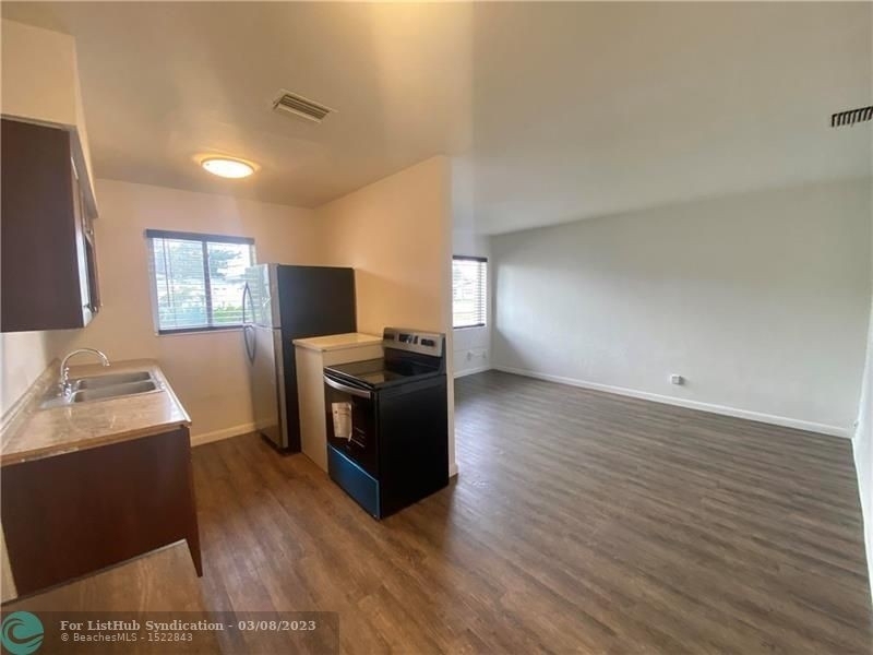 300 Se 9th Ct - Photo 1