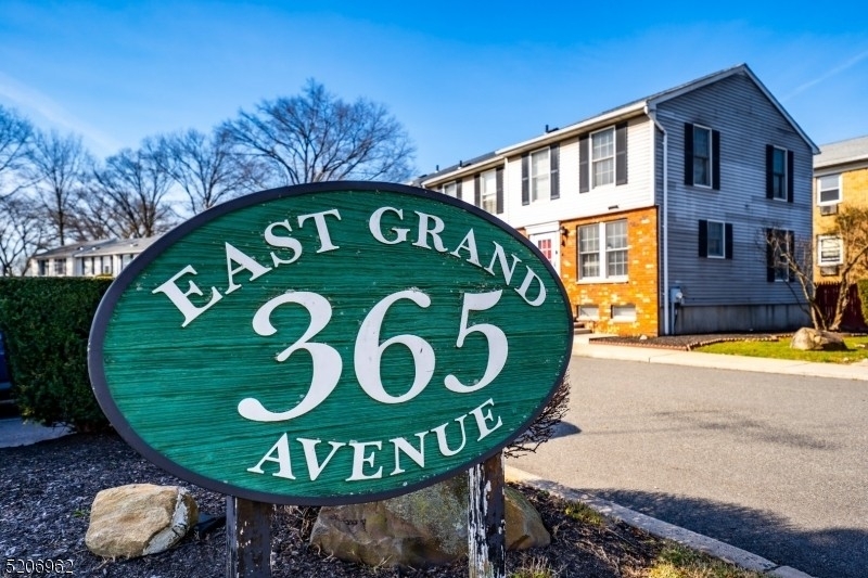 365 E Grand Ave - Photo 0