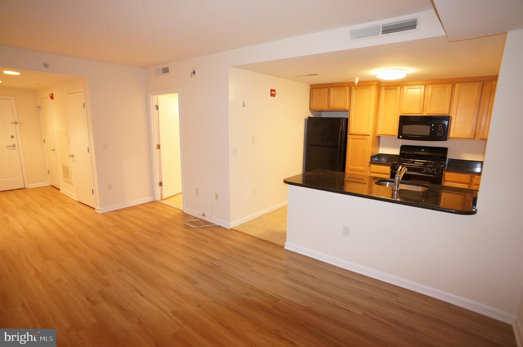 355 I Street Sw - Photo 2