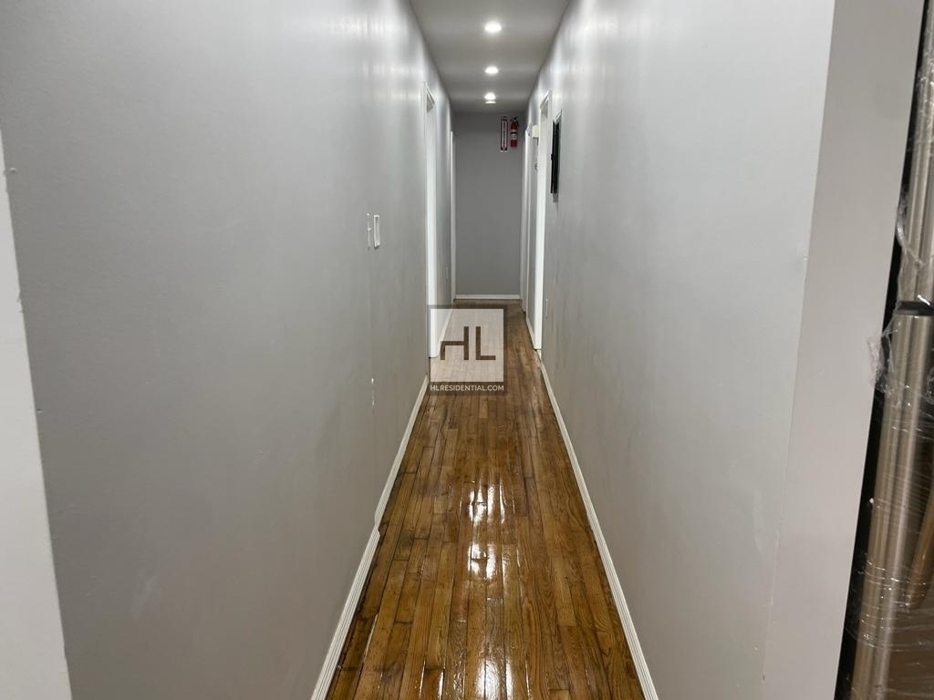 647 Bryant Avenue - Photo 3