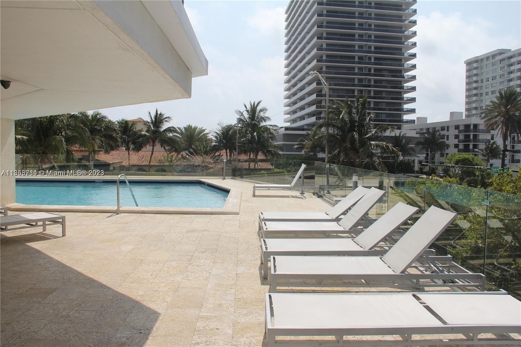 5900 Collins Ave - Photo 24