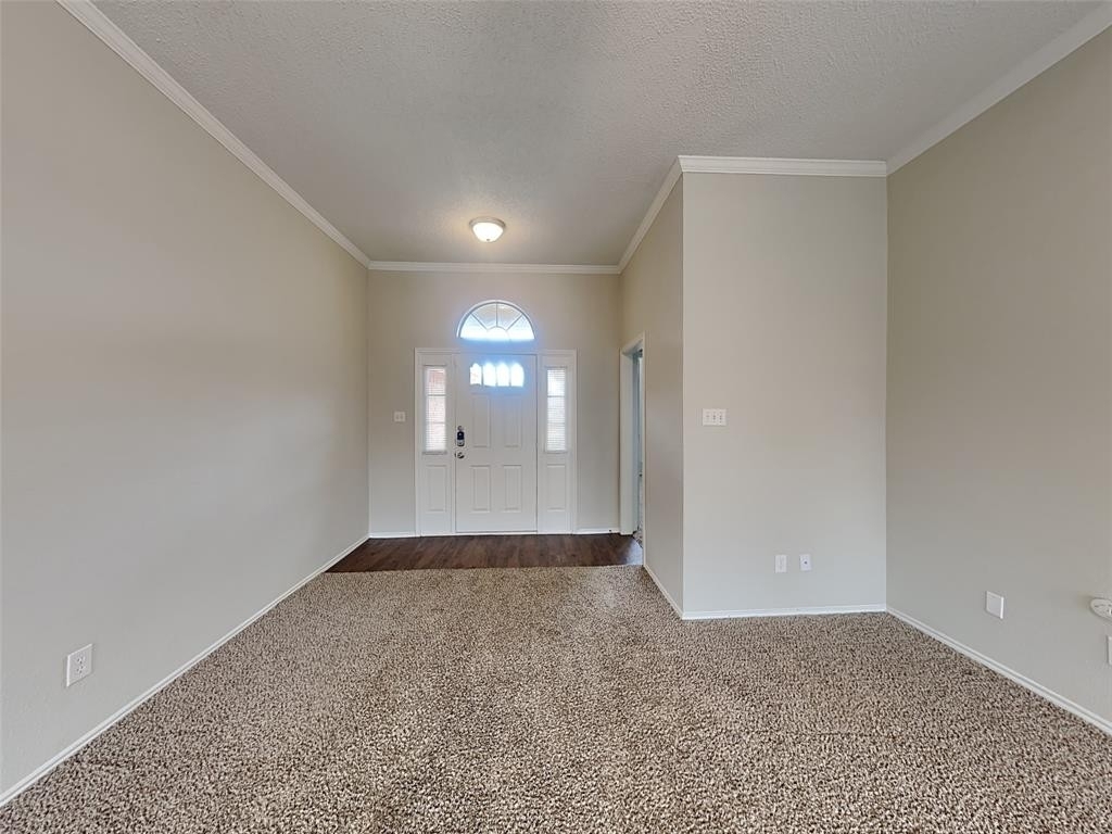 813 Nw Park Meadow - Photo 1