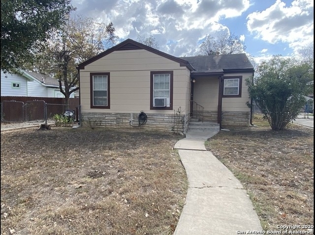 1130 Sims Ave - Photo 1