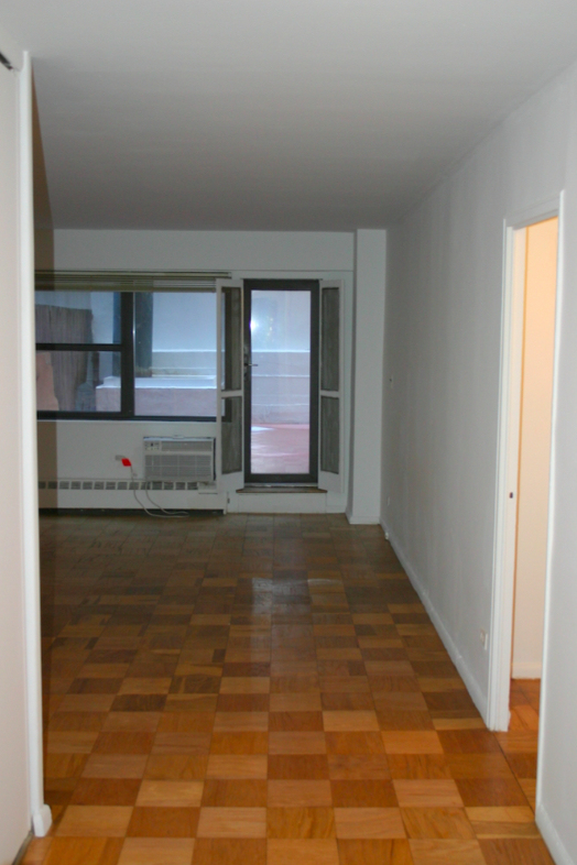 332 E 46th Street, New York, NY 10017 - Photo 2