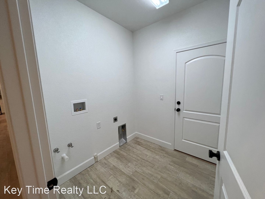 2222 Hammer Ln - Photo 10