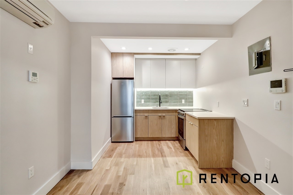 596 Metropolitan Avenue - Photo 2