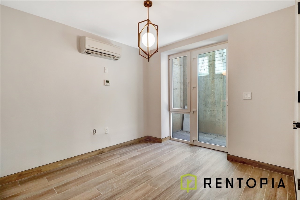 596 Metropolitan Avenue - Photo 6