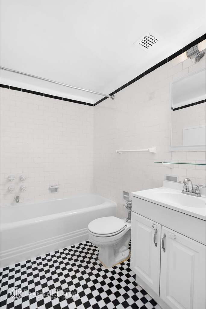 333 W 56th St - Photo 4