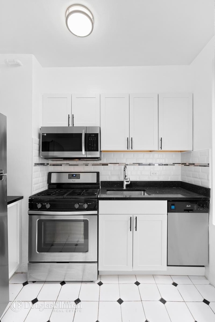 333 W 56th St - Photo 2