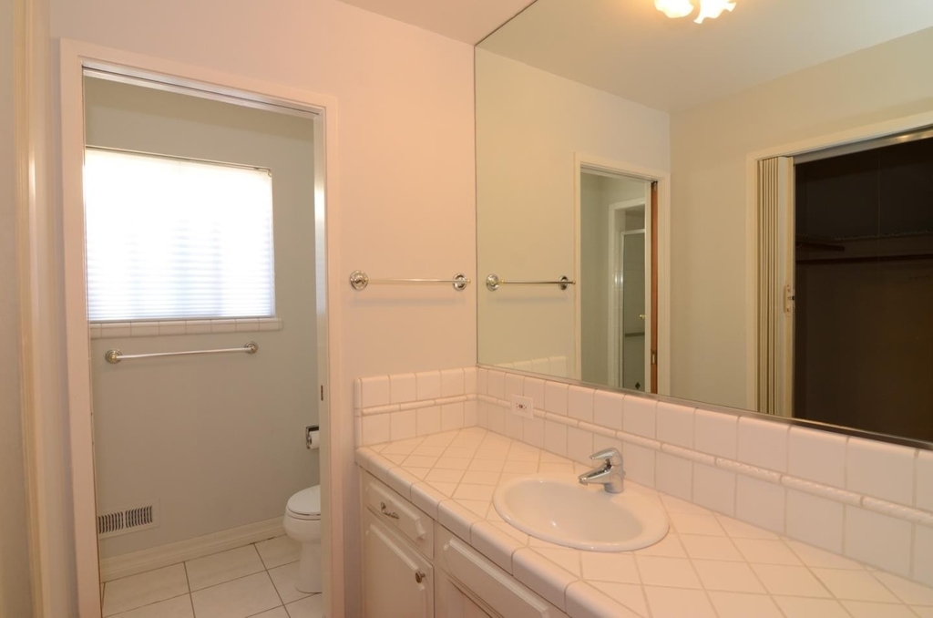 1274 Norval Way - Photo 16