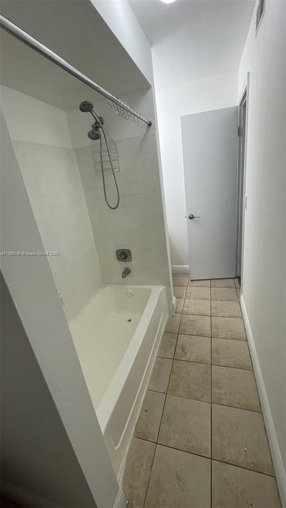 1247 Sw 46th Ave - Photo 1