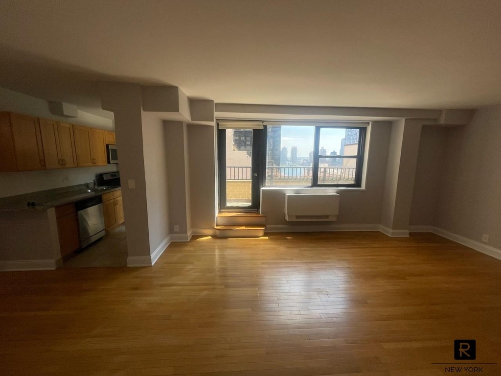 301 East 47th Street - Photo 2