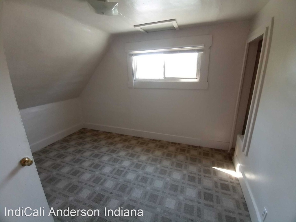 1117 East 8th Street - Photo 2