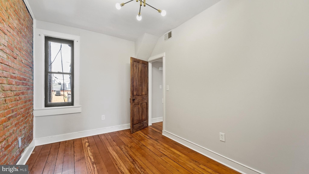 112 S Washington Street - Photo 11