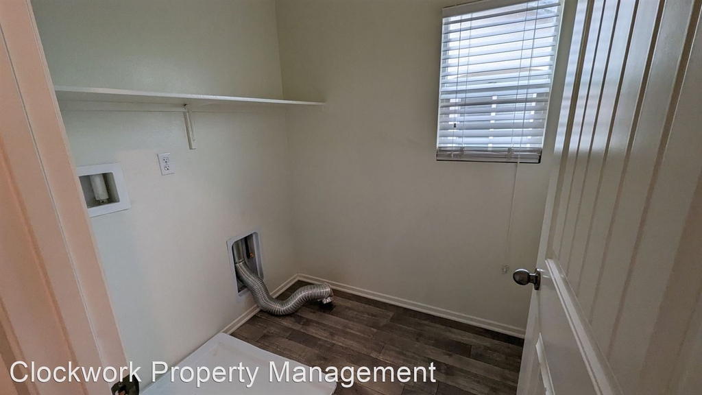 17019 Montgomery Ave - Photo 24