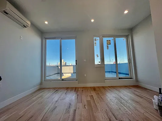 725 Metropolitan Avenue - Photo 3