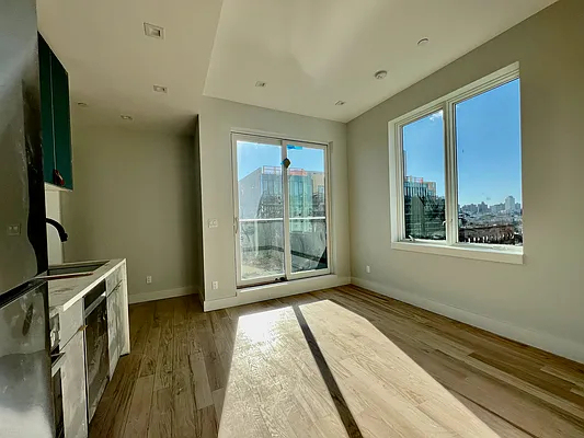 725 Metropolitan Avenue - Photo 6