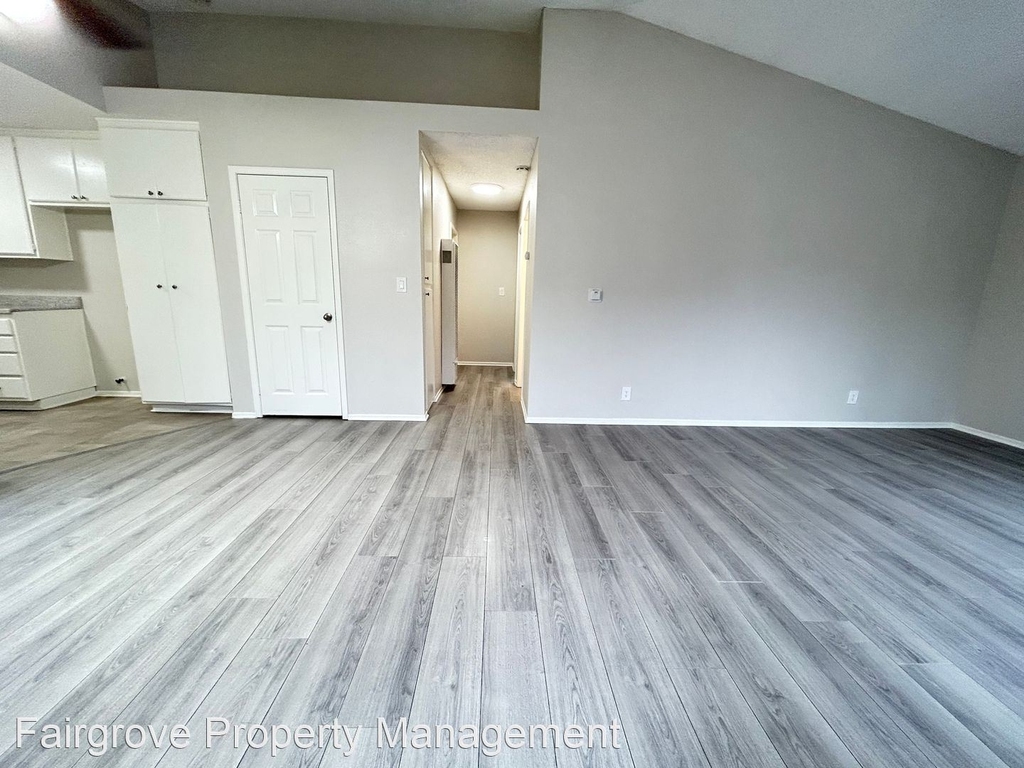 1130 Newport Ave - Photo 2