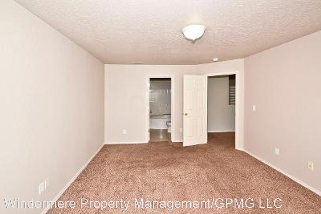 11256 Meadowriver Dr. - Photo 23