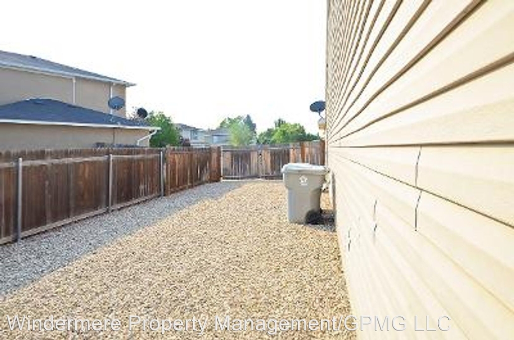 11256 Meadowriver Dr. - Photo 2