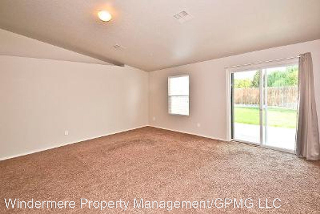 11256 Meadowriver Dr. - Photo 18