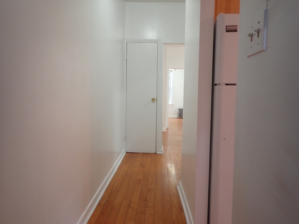 489 Montgomery Street - Photo 4