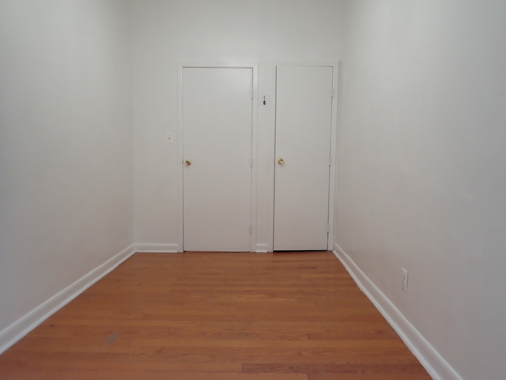 489 Montgomery Street - Photo 3