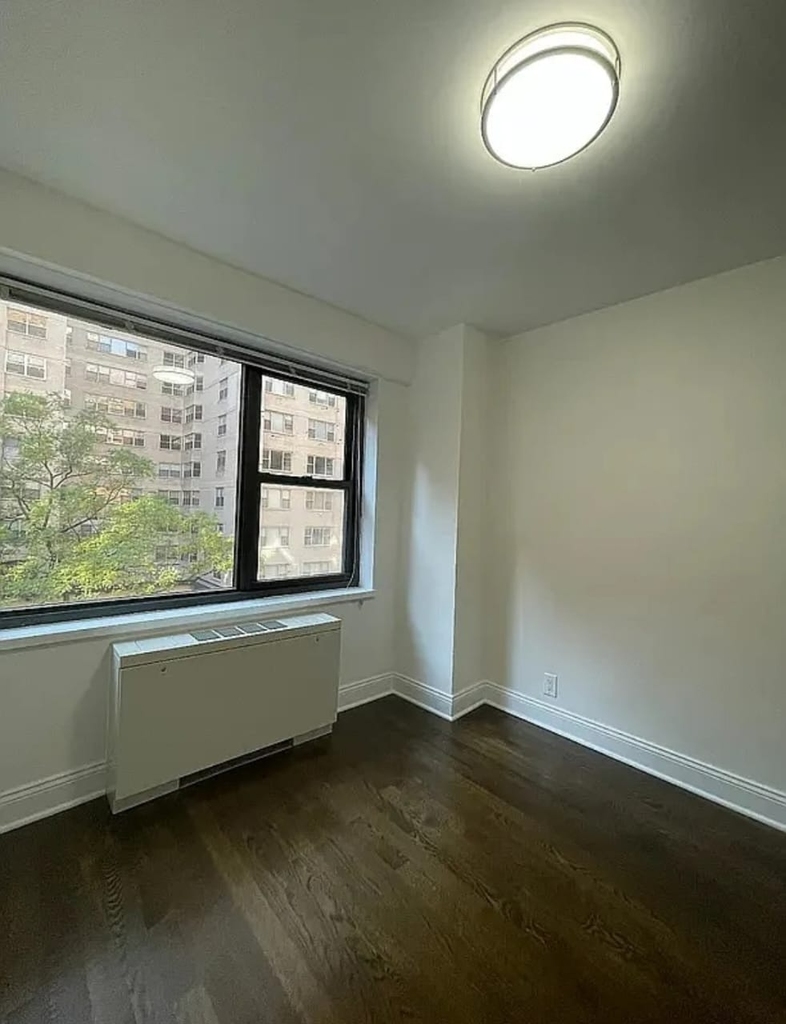 405 East 56th Street - Photo 3