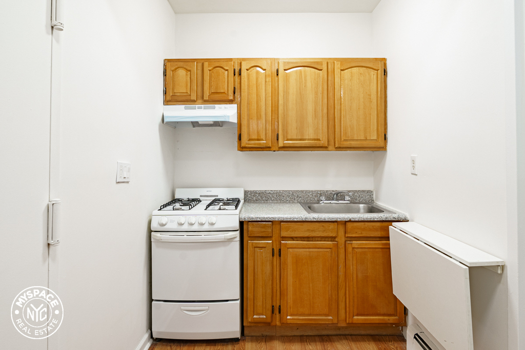 797 Franklin Avenue - Photo 1