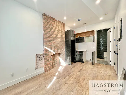 631 East 6th Street - Photo 1